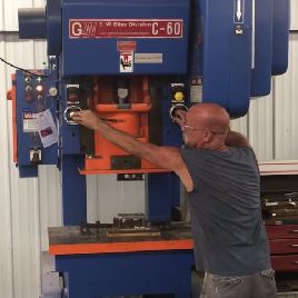 60 Ton, Bliss # C60, 8 "str, 11.75 SH, 3 ram adj, 32 x 21 bed, lubricante automático, reacondicionado