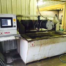 Omax # 2652, chorro de agua, computadora mejorada y amplificador; Accionamientos 2011,20 HP 40k psi pump, 1998