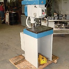 Hagen &amp; Goebel(German) HG-8E-C. #4 thru 5/8" . Foot switch actuated. Lead screw &amp; nut precision. 3/4 HP, wired 460. 1979.