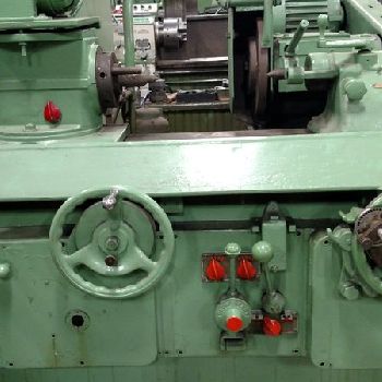 12" x 36Norton#U-4, hydraulic, 12 wheel, 5 HP spindle motor,auto feed, 4 jaw chuck, face plate, 1956