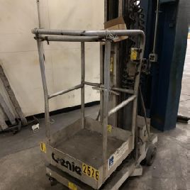 Génie # PLC-24, 24 ’H, 29" W, 46 L, nacelle élévatrice, plate-forme 24 x 24 x 42, # 10369