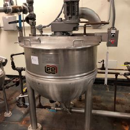 100 gal. Lea # 100D7S, hervidor con camisa de acero inoxidable, agitación por raspado, 125 psi a 366 ° F, 2 HP, 230/460 V., trifásico, descarga de 4 "