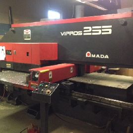 22 tonnás, Amada # VIPROS-255, CNC toronyfúró, 31 sta, 50 "x 50 keresztirányú, GE Fanuc 18P, 1999