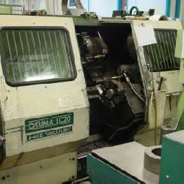 Okuma # LC-20-2SC, OSP5000L-G, 4 tengelyes, 15,74 hüvelykes lengő, hidraulikus 3-állkapocs 8 tokmány, 2 orsó furat, '85, # 151824