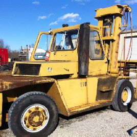 30000 lb. Cajón # V300B, carretilla elevadora diésel, altura de elevación de 218 ", altura del mástil 146, posicionamiento de la horquilla, desplazamiento lateral, 8000 horas, # 12860F