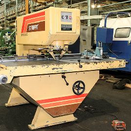 30 Ton, Strippit # SUPER-30/30, perforator met één station, 30 "hals, 72 W x 48 D tafel, 165 PK, 1 PK, gereedschap, 1973, # 155611