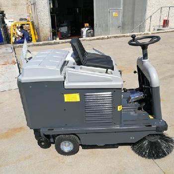 INDUSTRIAL BRUSH MAN ON BORDER PERA 70E - SEMINAR