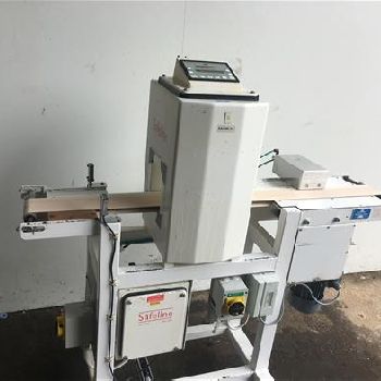 Safeline metal detector