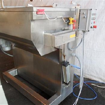 Velati Mixer300 twin shaft paddle mixer and tote bin hoist