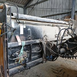 EMILY GAV OMEGA 3,7m3 width 2,80m - Distributor on left with hydraulic flap - Wheels of