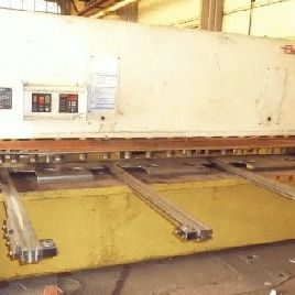 Tafelschere hydraulique.