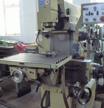 Universal milling Machine