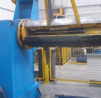 Expansion mandrel reel with lifter