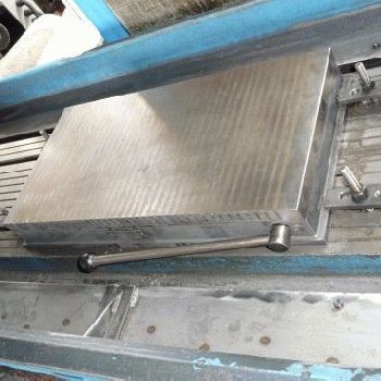 Vertical surface grinding machine