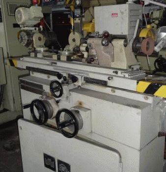 Tool grinding machine with accessories